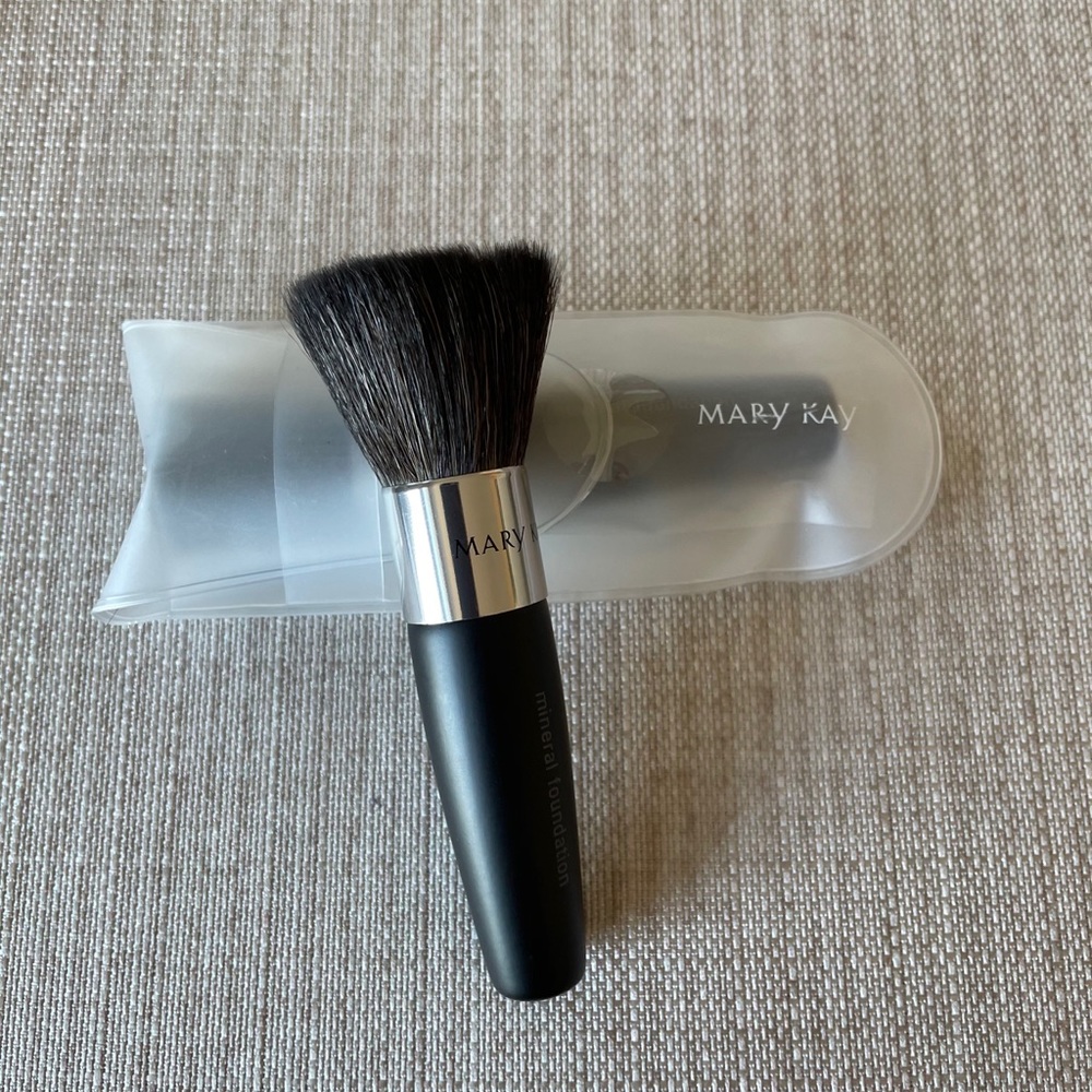 Set of 2 Mary Kay loose powder brushes